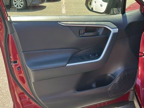 Used 2019 Toyota RAV4 LE w/ Carpet Mat Package AWD/4WD image 9