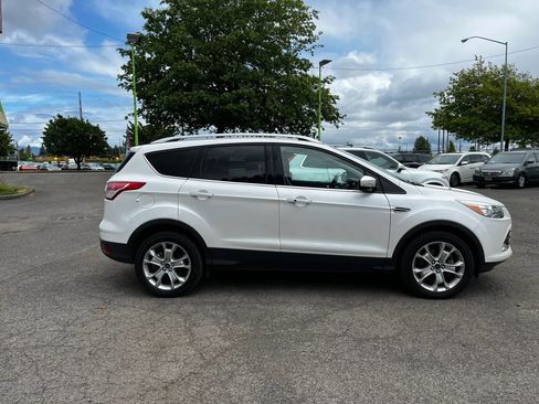 Used 2015 Ford Escape Titanium w/ Equipment Group 301A AWD/4WD image 2