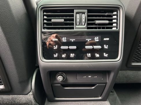 Certified 2025 Porsche Cayenne GTS AWD/4WD image 43