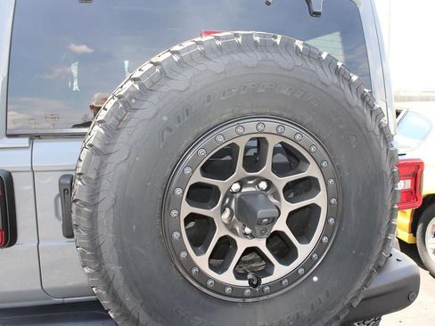 Used 2022 Jeep Wrangler Unlimited Rubicon w/ Xtreme Recon 35" Tire Package AWD/4WD image 13