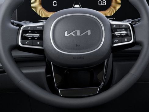 Certified 2025 Kia Carnival EX image 17