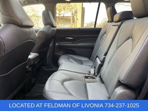 Used 2025 Toyota Grand Highlander AWD image 25