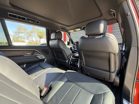 Used 2023 Land Rover Range Rover Long Wheelbase SE image 19