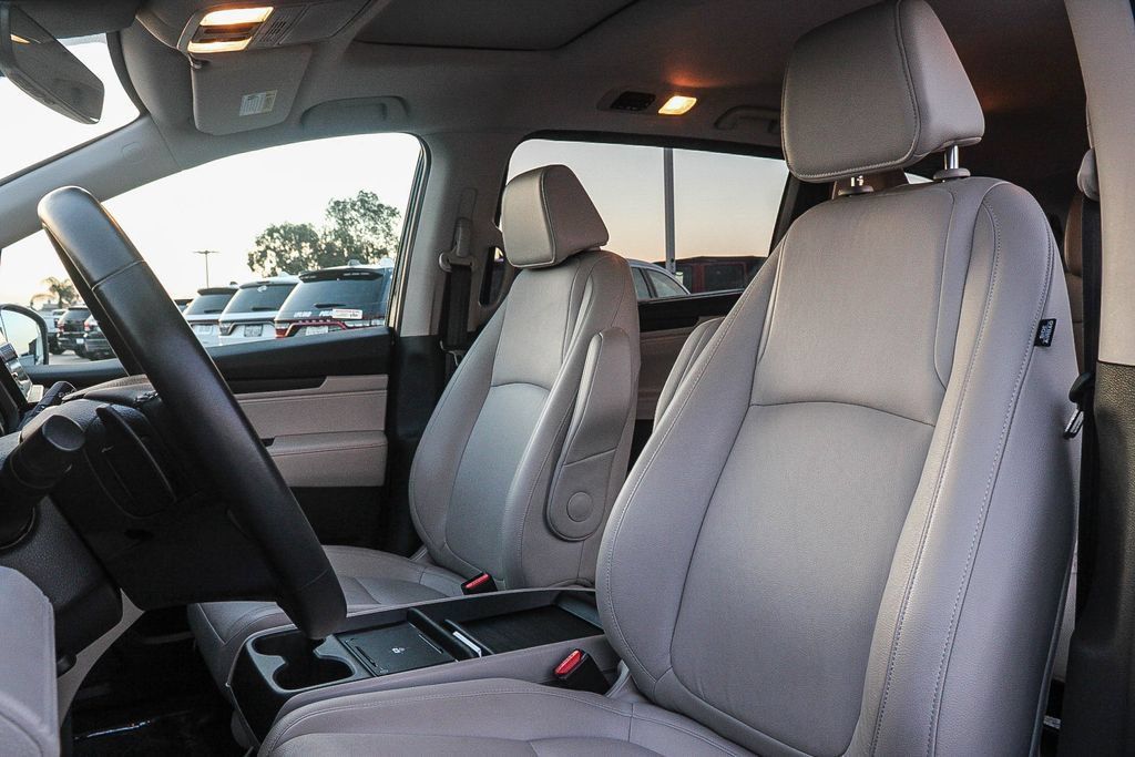 Used 2025 Honda Odyssey EX-L image 18