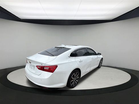 Used 2017 Chevrolet Malibu LT w/ Leather Package FWD image 7