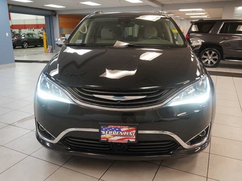Used 2018 Chrysler Pacifica Limited w/ Advanced Safetytec Group FWD image 15
