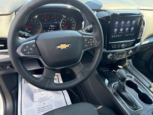 Used 2023 Chevrolet Traverse LT FWD image 17
