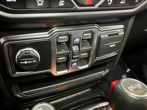 Used 2022 Jeep Wrangler Unlimited Sahara image 45