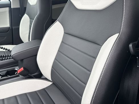 New 2026 Volkswagen Taos SEL AWD/4WD image 9