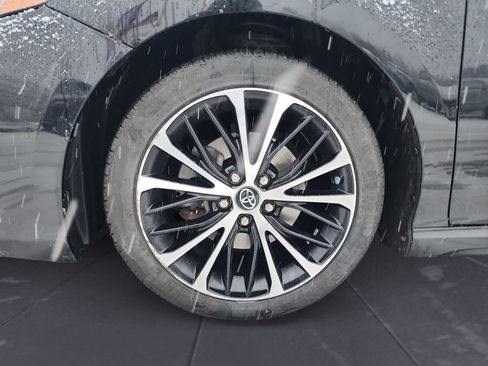 Certified 2019 Toyota Camry SE image 14