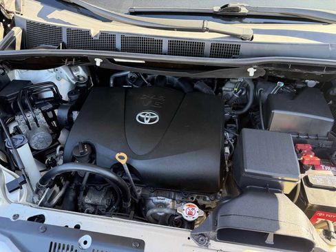 Used 2017 Toyota Sienna XLE Premium image 22