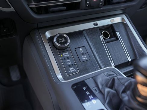 Used 2024 Lexus GX 550 image 23