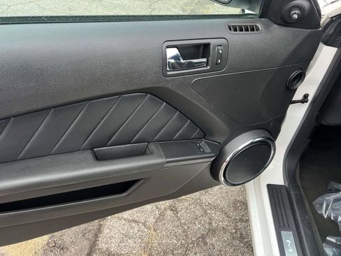 Used 2013 Ford Mustang Premium image 22