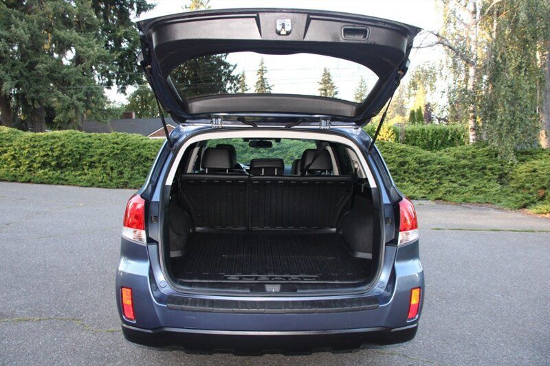 Used 2013 Subaru Outback 2.5i Limited AWD/4WD image 18