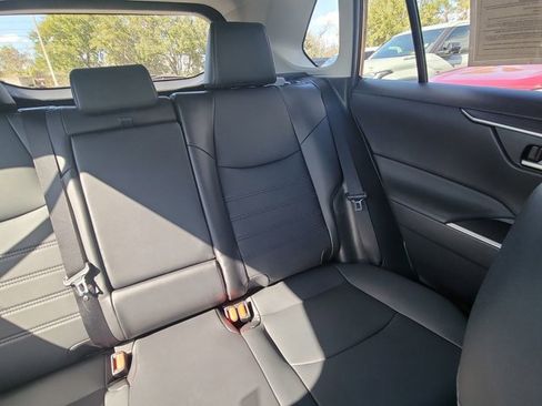 Used 2023 Toyota RAV4 XLE Premium image 6