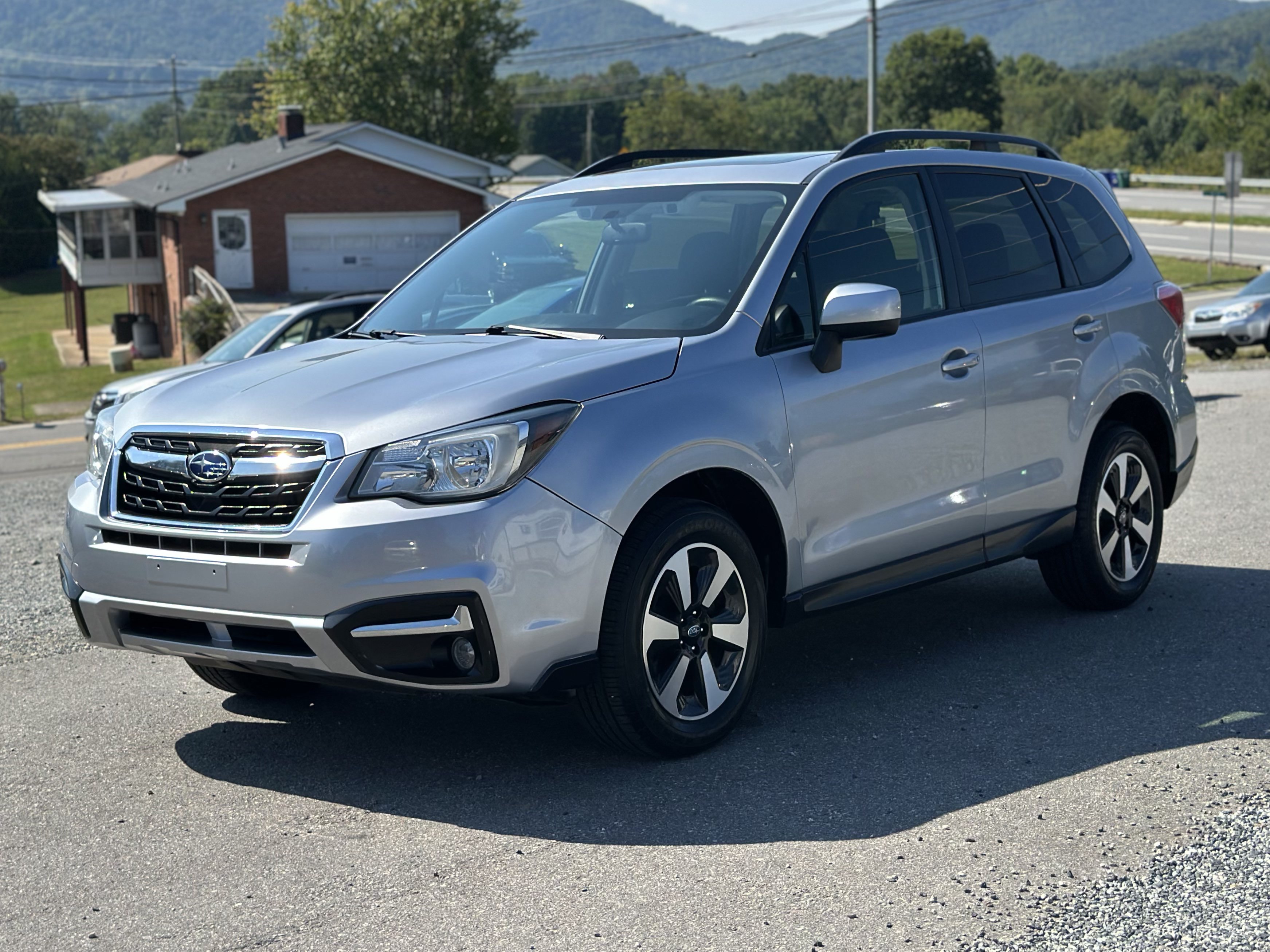 Used 2017 Subaru Forester 2.5i Premium AWD/4WD image 7