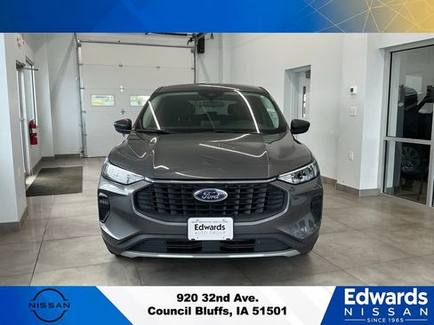 Used 2023 Ford Escape Active AWD/4WD image 3