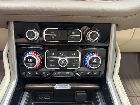 Used 2021 GMC Yukon Denali w/ Denali Premium Package RWD image 29