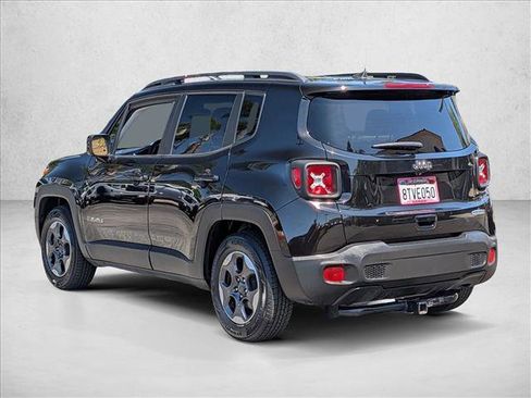 Used 2018 Jeep Renegade Latitude FWD image 8