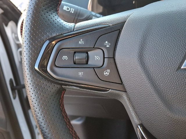 Used 2024 Chevrolet Trax RS FWD image 31