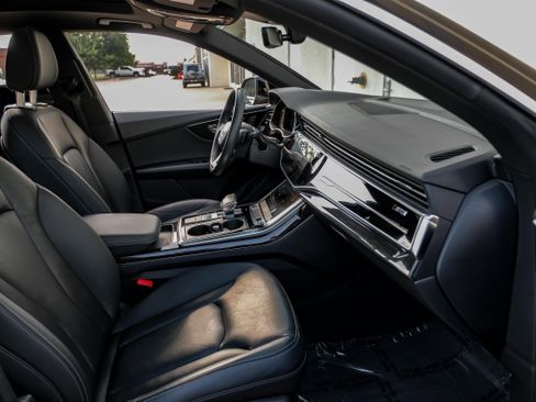 Used 2021 Audi Q8 Premium w/ Convenience Package image 31