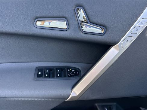 Used 2023 BMW iX xDrive50 w/ Premium Package AWD/4WD image 10