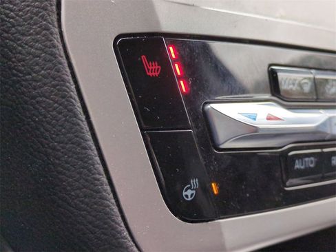 Certified 2022 Ford Explorer XLT w/ Equipment Group 202A image 22