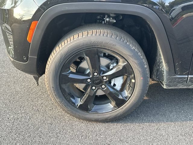 New 2025 Jeep Grand Cherokee Limited w/ Luxury Tech Group II AWD/4WD image 11