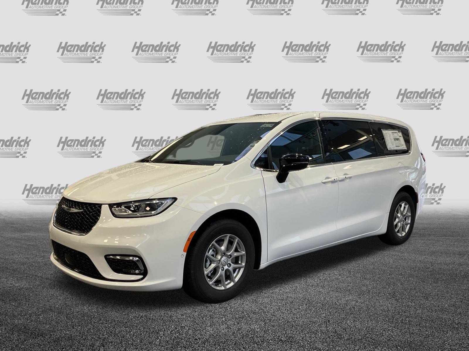 Used 2026 Chrysler Pacifica Select FWD image 6