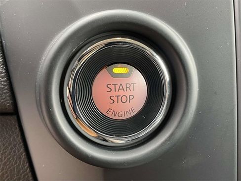 Used 2024 Nissan Titan SV w/ SV Convenience Package image 27