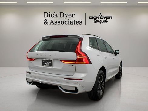 Certified 2025 Volvo XC60 B5 Core image 3