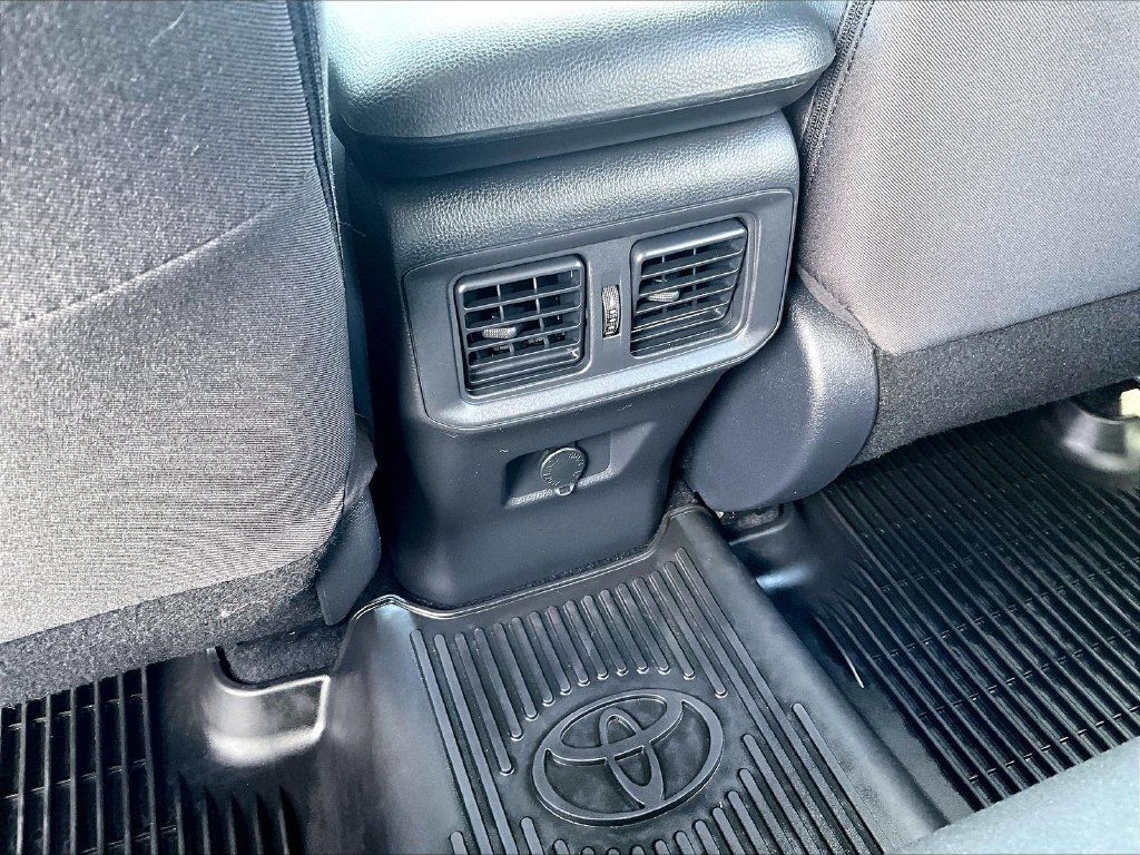Used 2025 Toyota RAV4 LE AWD/4WD image 28