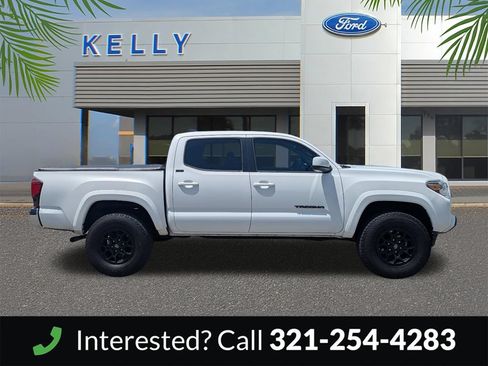 Used 2020 Toyota Tacoma SR5 RWD image 5