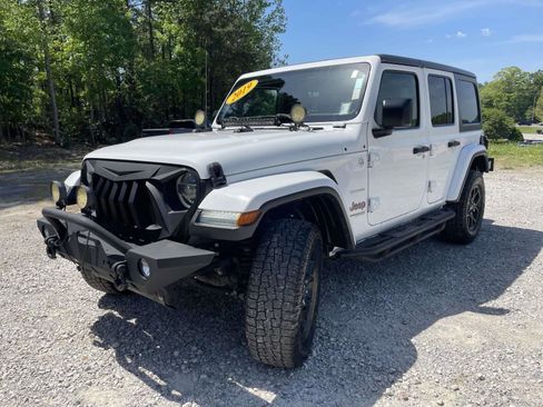 Used 2019 Jeep Wrangler Unlimited Sahara AWD/4WD image 26