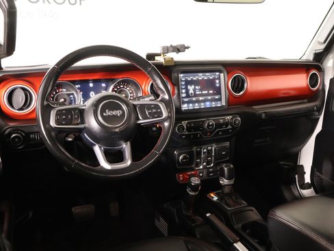 Used 2019 Jeep Wrangler Unlimited Rubicon AWD/4WD image 2