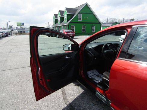 Used 2018 Ford Focus SE FWD image 10