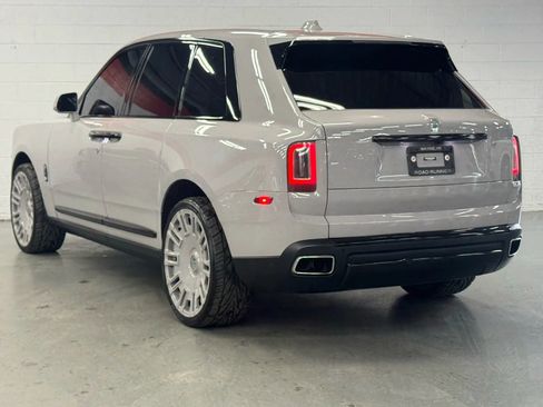 Used 2022 Rolls-Royce Cullinan image 3