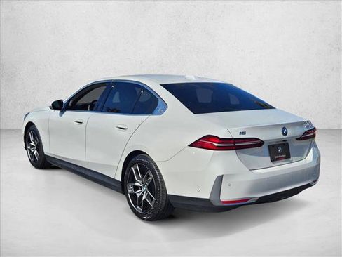 Used 2026 BMW i5 eDrive40 w/ Premium Package image 8