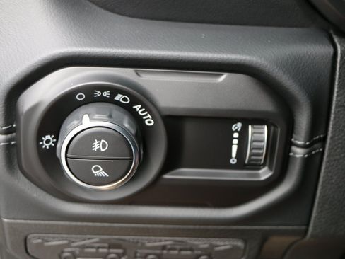 Used 2025 Jeep Gladiator Sport AWD/4WD image 19