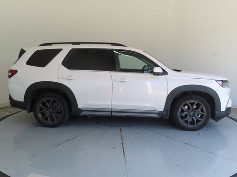 Used 2023 Honda Pilot Elite image 2