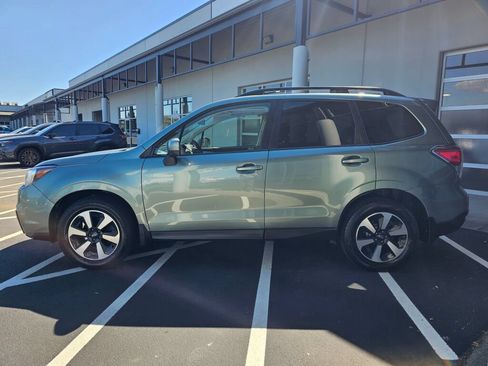 Used 2017 Subaru Forester 2.5i Premium w/ All-Weather Package AWD/4WD image 2