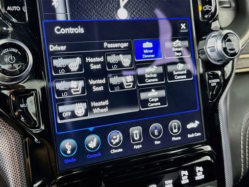 Used 2020 RAM 2500 Limited AWD/4WD image 32