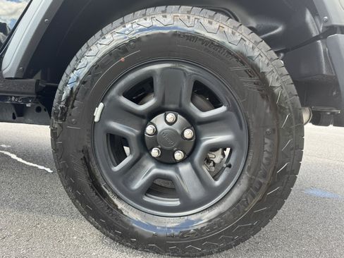 Used 2025 Jeep Wrangler Unlimited Sport AWD/4WD image 7