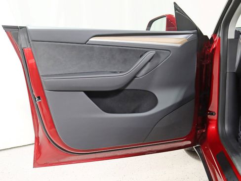 Used 2025 Tesla Model Y Long Range image 33