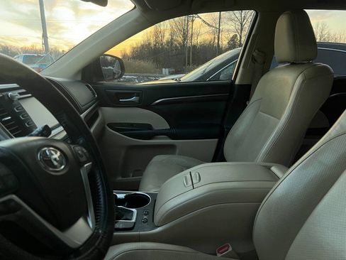 Used 2014 Toyota Highlander Limited image 10