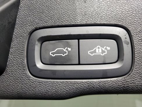 Used 2026 Volvo XC60 B5 Ultra w/ Protection Package Premier image 9