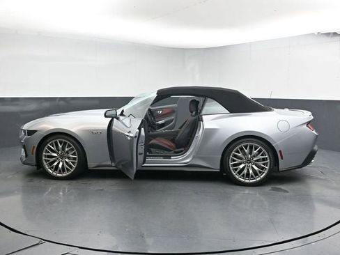 Used 2025 Ford Mustang GT Premium image 39