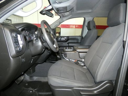 Used 2021 Chevrolet Silverado 2500 Custom w/ Custom Value Package image 12