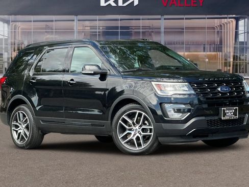 Used 2017 Ford Explorer Sport w/ Equipment Group 401A AWD/4WD image 2