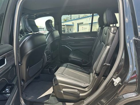 Used 2023 Jeep Grand Cherokee L Overland w/ Luxury Tech Group IV AWD/4WD image 11